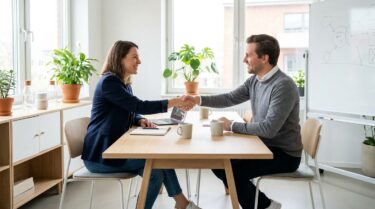 Micro Entreprise Comment Embaucher Et Faire Grandir Son Activite En Respectant La Legislation Featured