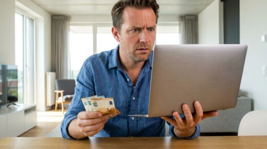 Vous Arrivez Avec Vos Billets Au Guichet Et La Banque Dit Non La Raison Legale Que 9 Clients Sur 10 Decouvrent Sur Le Moment Featured