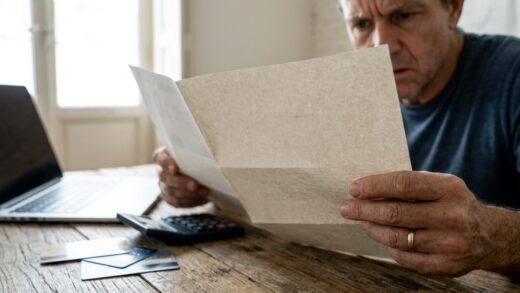Frais bancaires : guide complet pour comprendre, comparer et réduire vos coûts bancaires en 2025