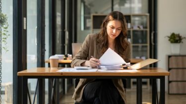 Prime de précarité dans le solde de tout compte : qui y a droit et comment la calculer