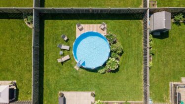 « J'ai laissé ma piscine hors-sol montée tout l'été » : personne ne m'avait dit qu'au-delà de 3 mois, le fisc la comptait ...