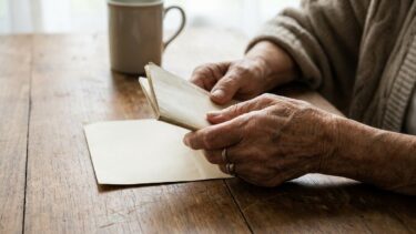J'avais 4 800 € sur le compte de ma mère décédée : personne ne m'avait dit que sa clôture devait me revenir gratuitement d...