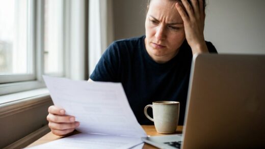 « Je suis resté à découvert 3 mois de suite » : personne ne m'avait dit que ma banque était obligée de me proposer un créd...