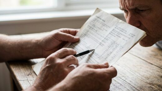 « Je suis resté à découvert 5 mois de suite » : personne ne m'avait dit que la loi plafonnait mes frais bancaires à 80 € p...