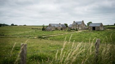 Près de 50 ans de réserves foncières et d'études englouties pour un aéroport jamais construit : l'État a dû indemniser Vin...