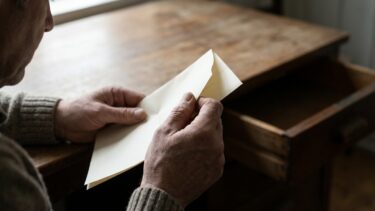 « J'ai rangé ma notification de retraite définitive sans la relire » : personne ne m'avait dit que 2 mois plus tard mes tr...